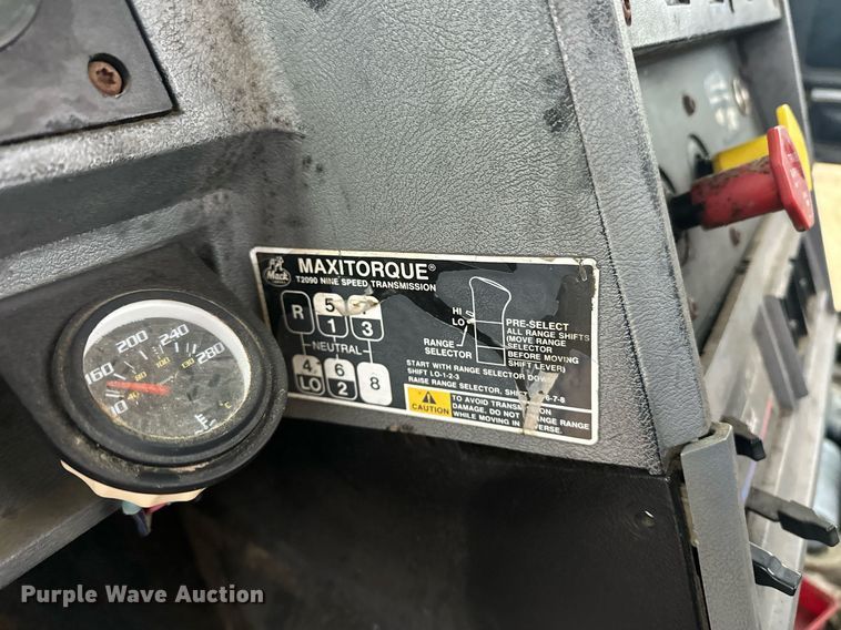 image for item EJ5265 1998 Mack CH613 truck cab and chassis