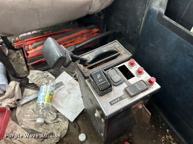 image for item EJ5265 1998 Mack CH613 truck cab and chassis