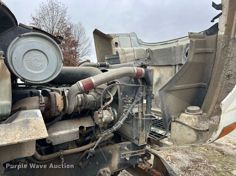 image for item EJ5265 1998 Mack CH613 truck cab and chassis