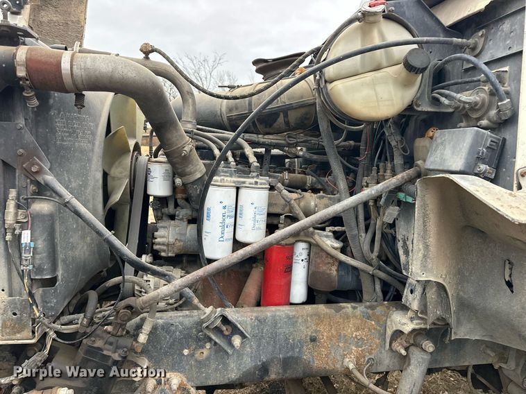 image for item EJ5265 1998 Mack CH613 truck cab and chassis