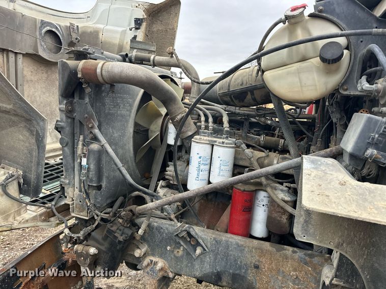 image for item EJ5265 1998 Mack CH613 truck cab and chassis