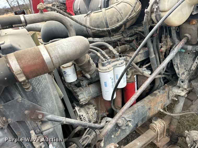 image for item EJ5265 1998 Mack CH613 truck cab and chassis