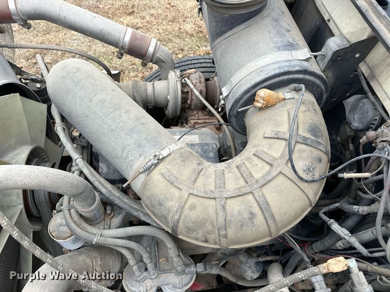 image for item EJ5265 1998 Mack CH613 truck cab and chassis