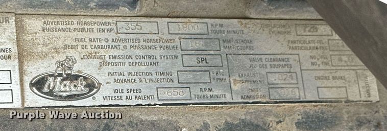 image for item EJ5265 1998 Mack CH613 truck cab and chassis