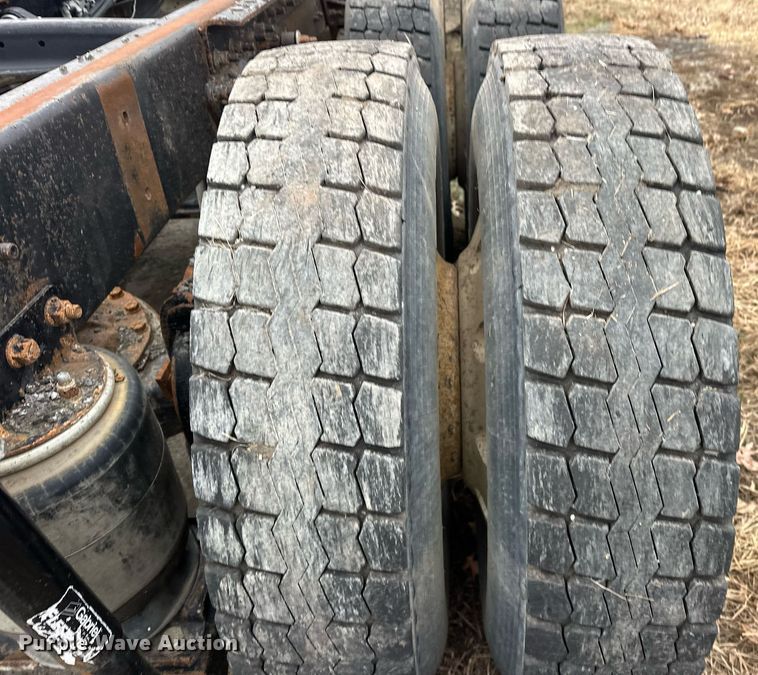 image for item EJ5265 1998 Mack CH613 truck cab and chassis