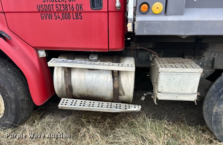 image for item EJ5266 1999 Freightliner FL112 dump truck