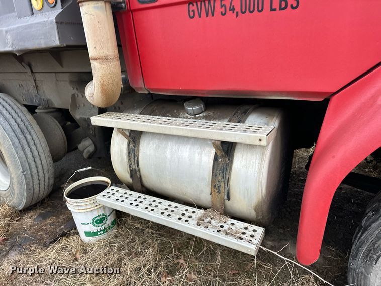image for item EJ5266 1999 Freightliner FL112 dump truck