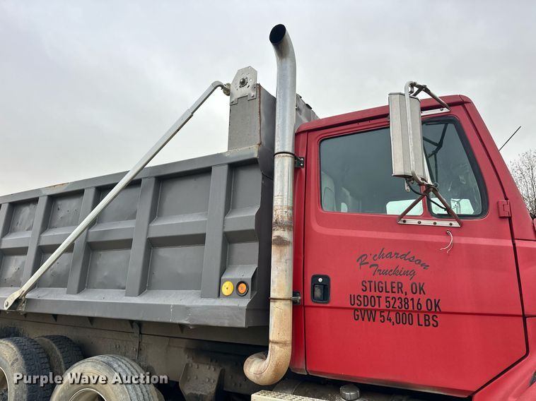 image for item EJ5266 1999 Freightliner FL112 dump truck