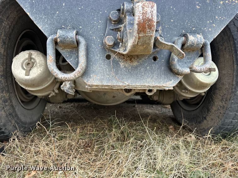 image for item EJ5266 1999 Freightliner FL112 dump truck