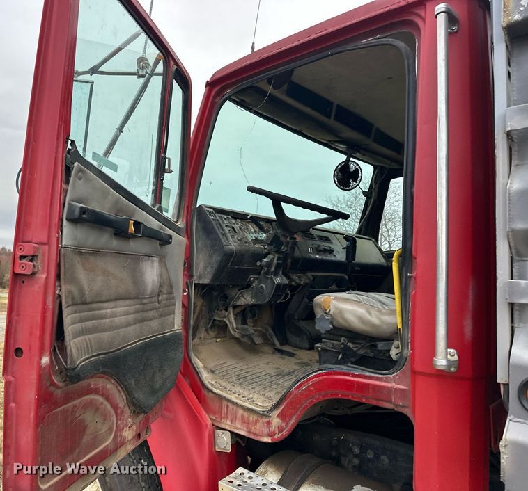image for item EJ5266 1999 Freightliner FL112 dump truck
