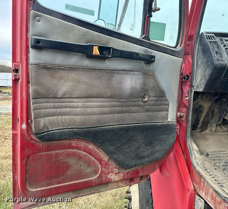 image for item EJ5266 1999 Freightliner FL112 dump truck