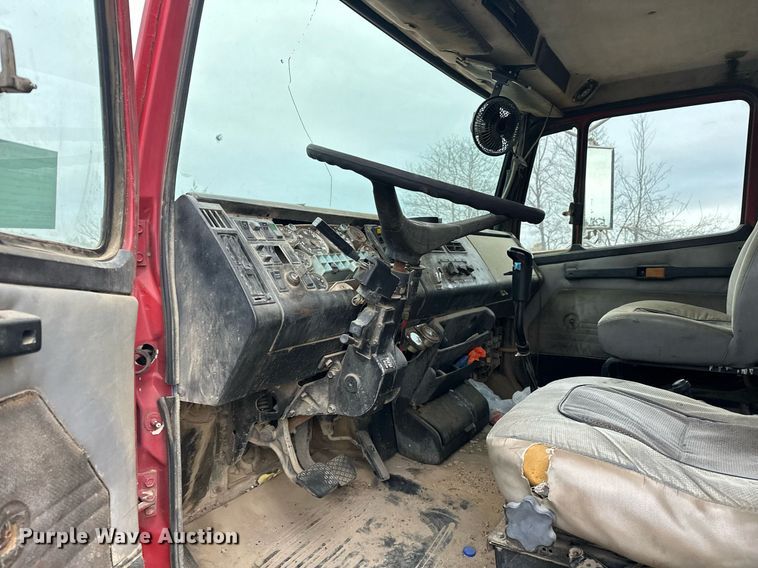 image for item EJ5266 1999 Freightliner FL112 dump truck