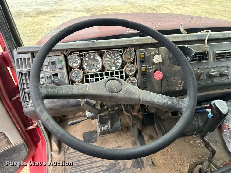 image for item EJ5266 1999 Freightliner FL112 dump truck