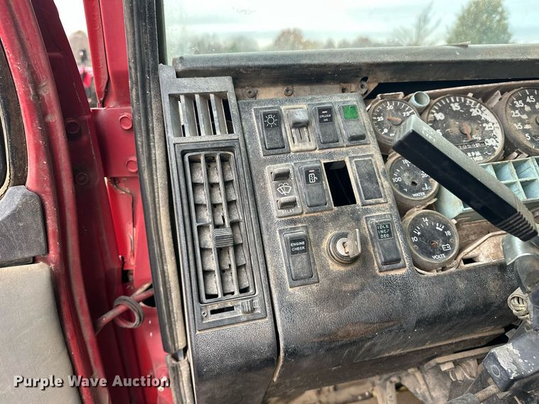 image for item EJ5266 1999 Freightliner FL112 dump truck