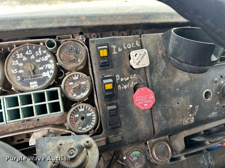 image for item EJ5266 1999 Freightliner FL112 dump truck