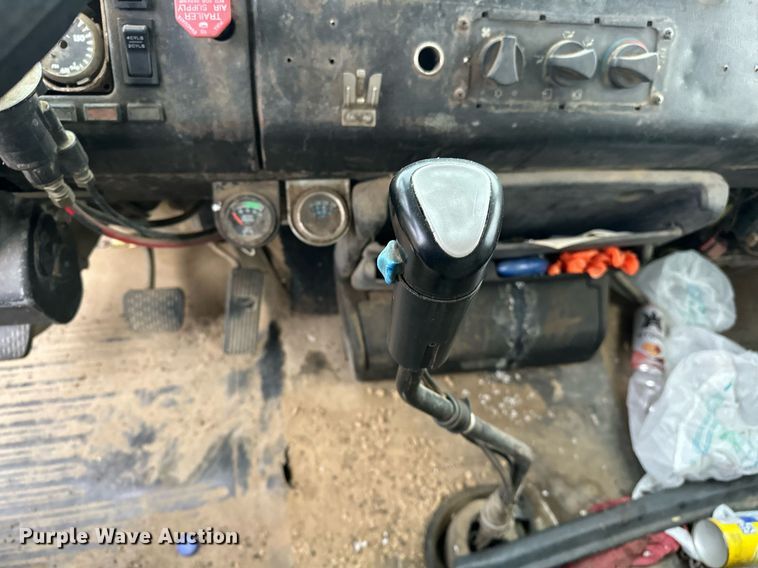 image for item EJ5266 1999 Freightliner FL112 dump truck