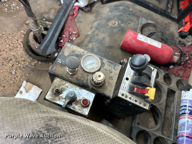 image for item EJ5266 1999 Freightliner FL112 dump truck