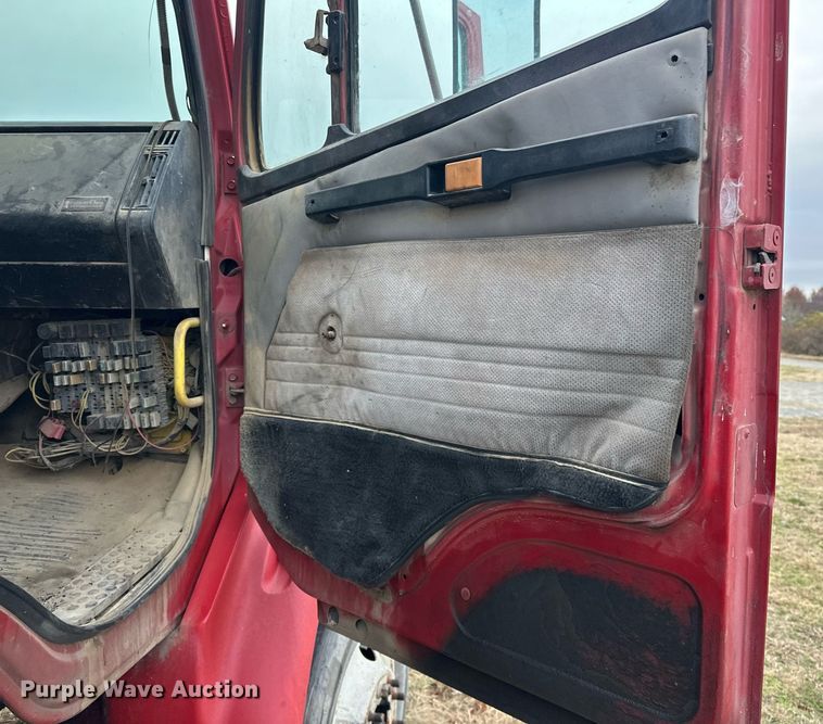image for item EJ5266 1999 Freightliner FL112 dump truck