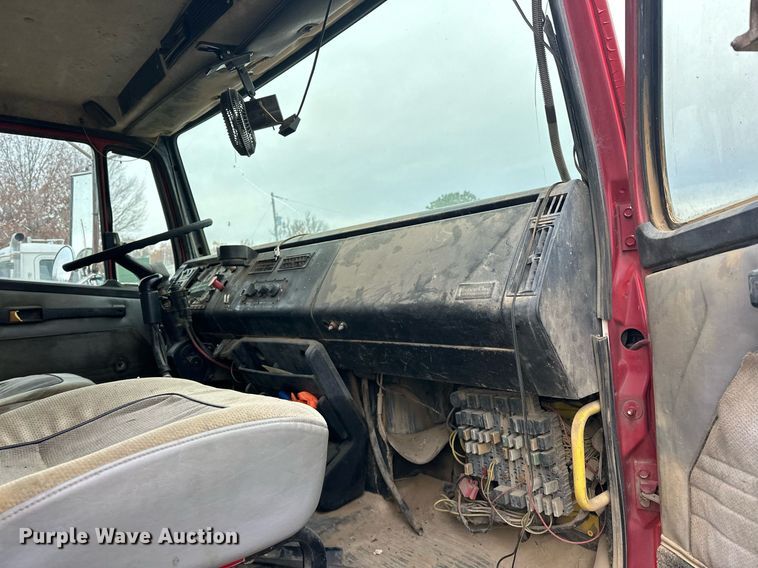 image for item EJ5266 1999 Freightliner FL112 dump truck