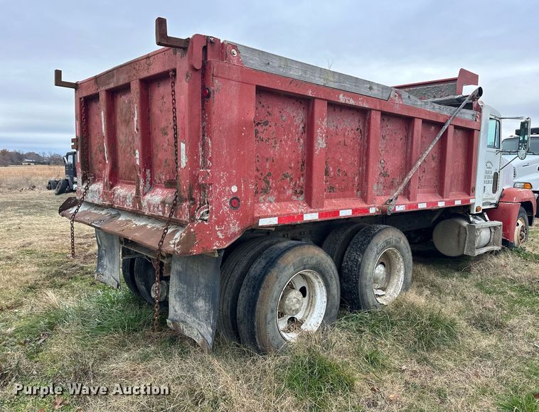 image for item EJ5267 1995 Freightliner FLD dump truck