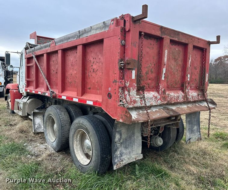 image for item EJ5267 1995 Freightliner FLD dump truck