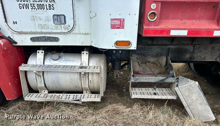 image for item EJ5267 1995 Freightliner FLD dump truck