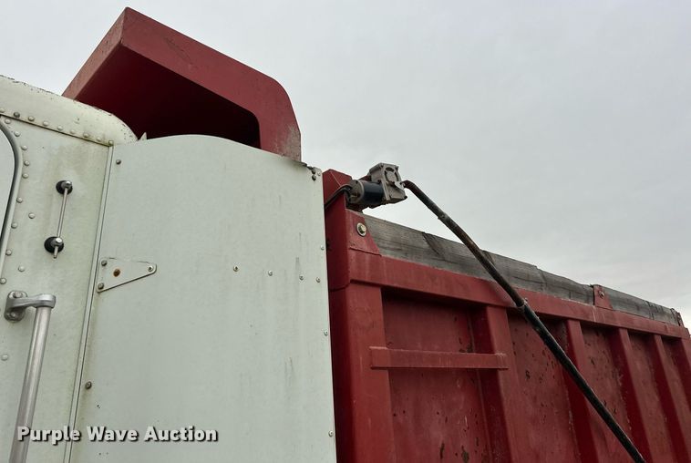 image for item EJ5267 1995 Freightliner FLD dump truck