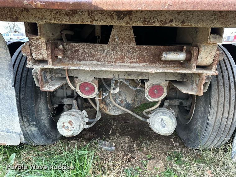 image for item EJ5267 1995 Freightliner FLD dump truck