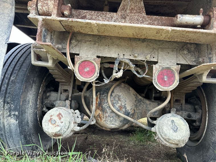 image for item EJ5267 1995 Freightliner FLD dump truck