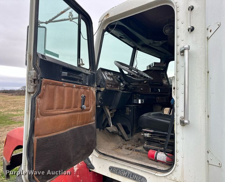 image for item EJ5267 1995 Freightliner FLD dump truck