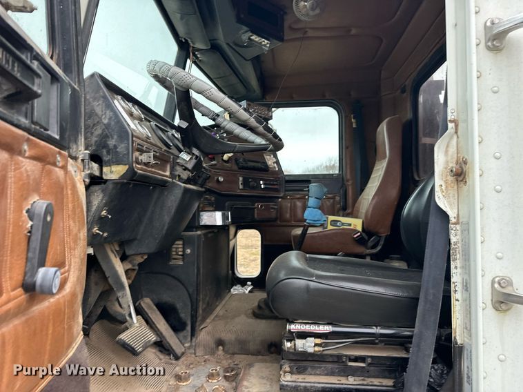 image for item EJ5267 1995 Freightliner FLD dump truck