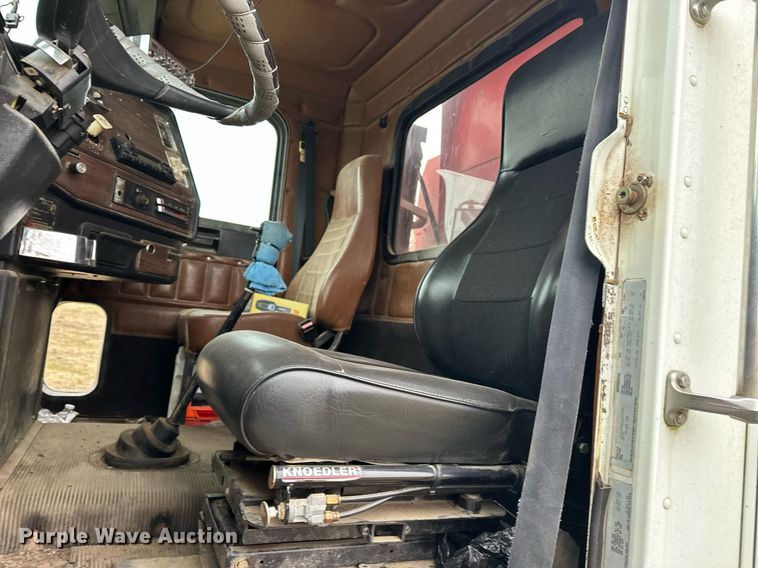 image for item EJ5267 1995 Freightliner FLD dump truck