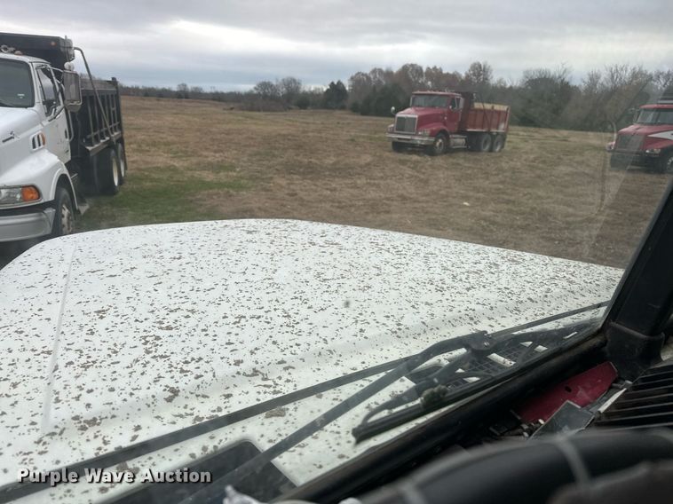 image for item EJ5267 1995 Freightliner FLD dump truck