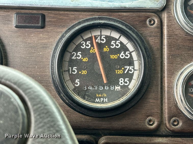 image for item EJ5267 1995 Freightliner FLD dump truck