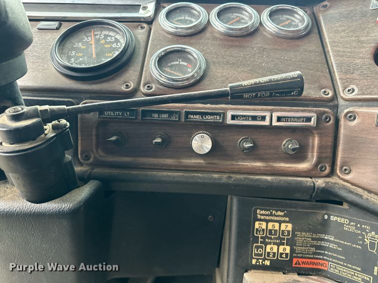 image for item EJ5267 1995 Freightliner FLD dump truck