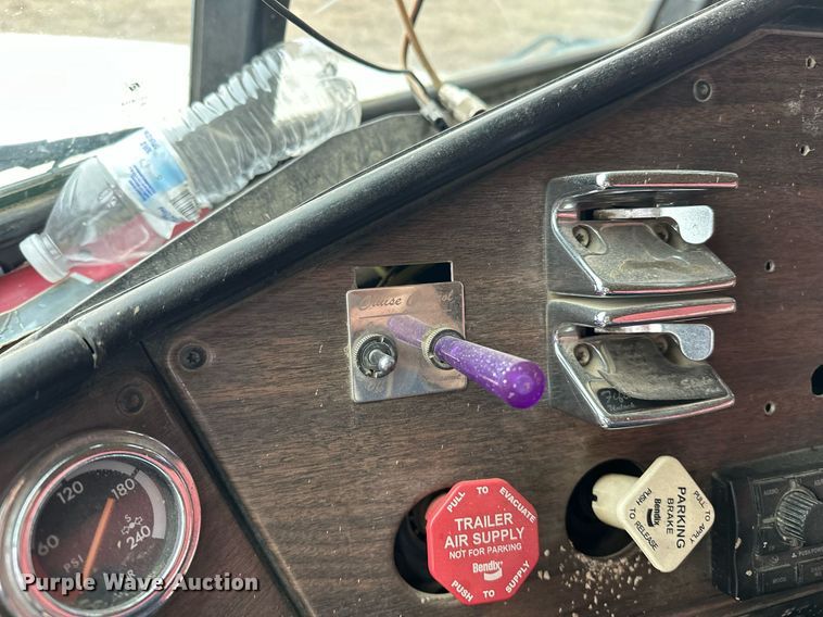 image for item EJ5267 1995 Freightliner FLD dump truck