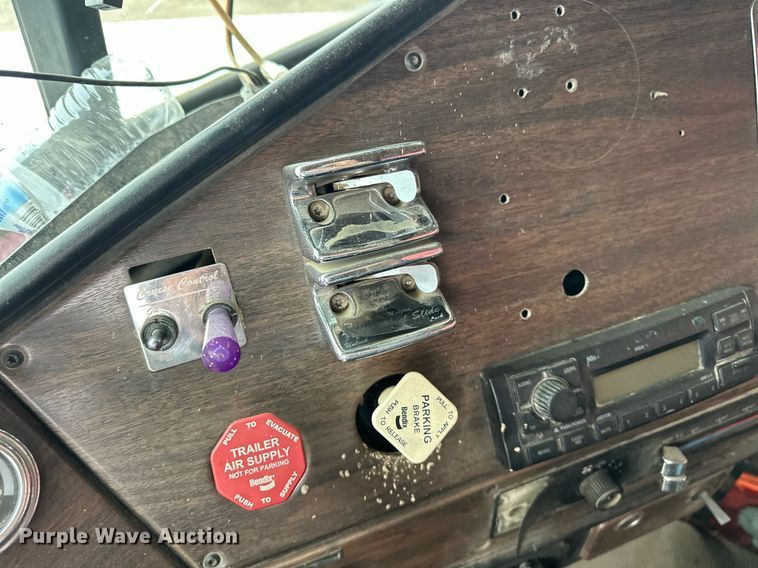 image for item EJ5267 1995 Freightliner FLD dump truck