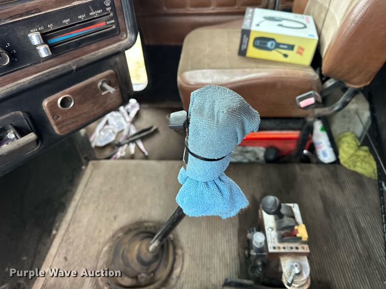 image for item EJ5267 1995 Freightliner FLD dump truck