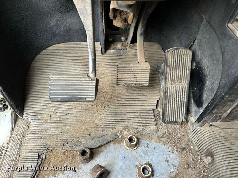 image for item EJ5267 1995 Freightliner FLD dump truck