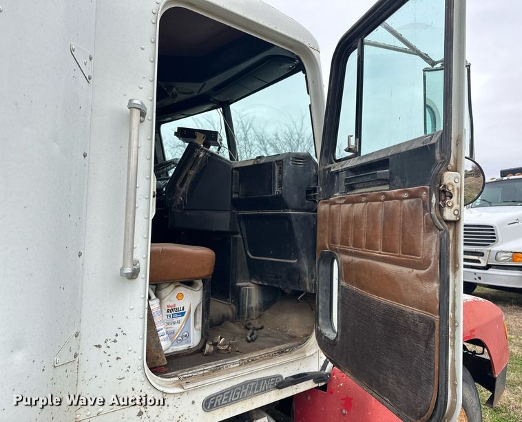 image for item EJ5267 1995 Freightliner FLD dump truck