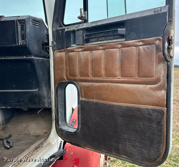 image for item EJ5267 1995 Freightliner FLD dump truck