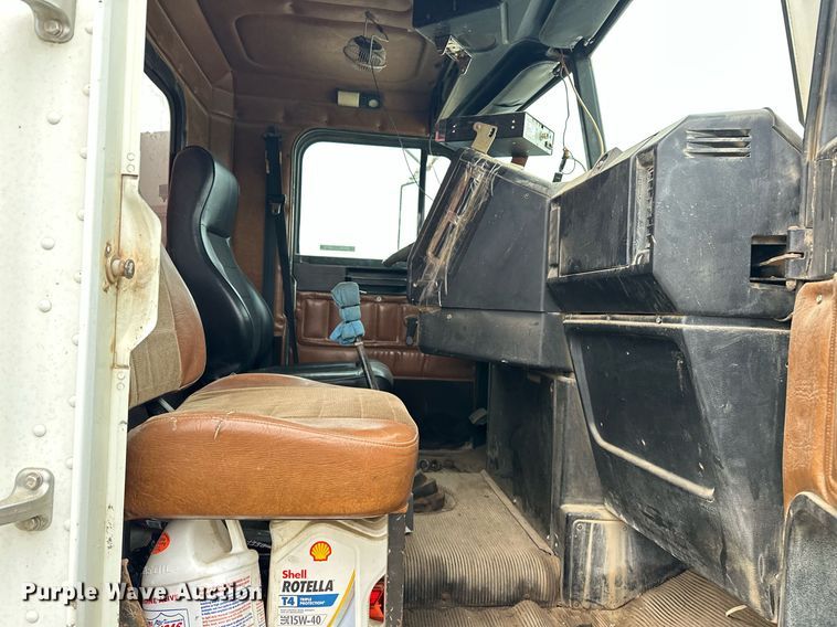 image for item EJ5267 1995 Freightliner FLD dump truck