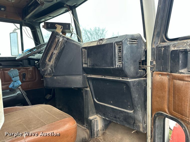 image for item EJ5267 1995 Freightliner FLD dump truck