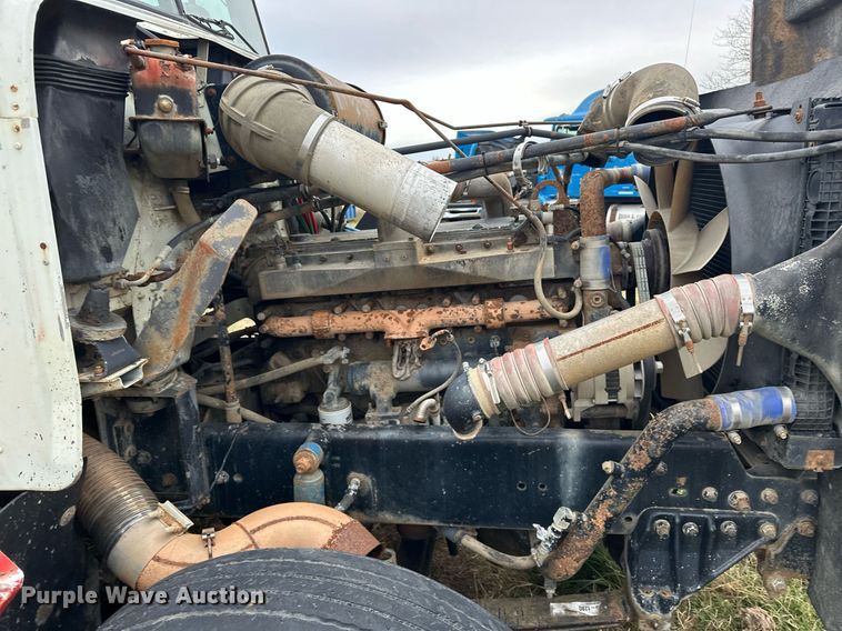 image for item EJ5267 1995 Freightliner FLD dump truck