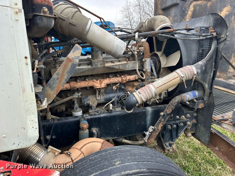 image for item EJ5267 1995 Freightliner FLD dump truck