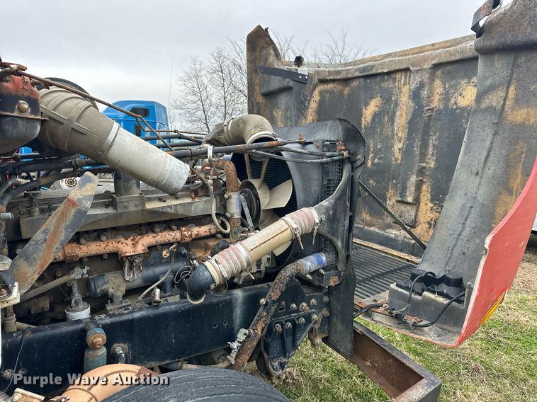 image for item EJ5267 1995 Freightliner FLD dump truck