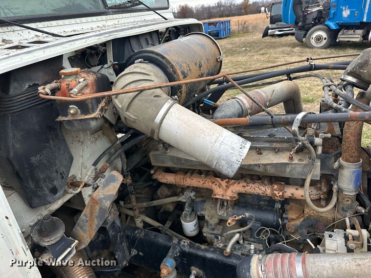 image for item EJ5267 1995 Freightliner FLD dump truck