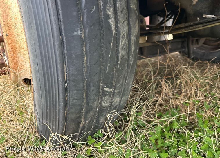 image for item EJ5267 1995 Freightliner FLD dump truck