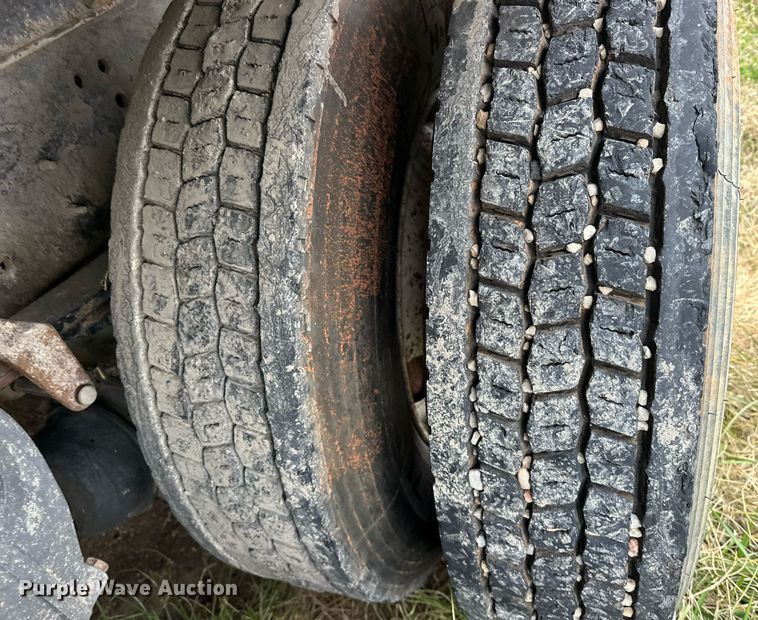 image for item EJ5267 1995 Freightliner FLD dump truck