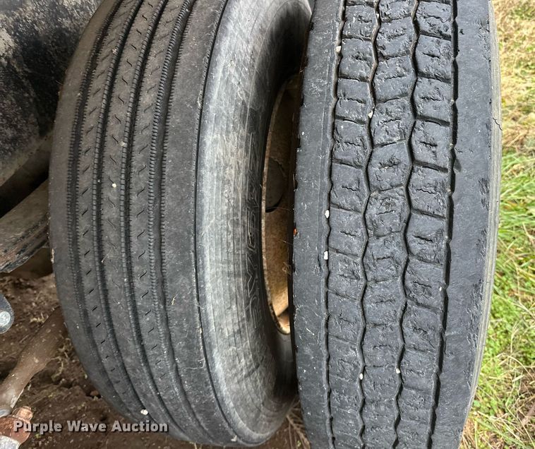 image for item EJ5267 1995 Freightliner FLD dump truck